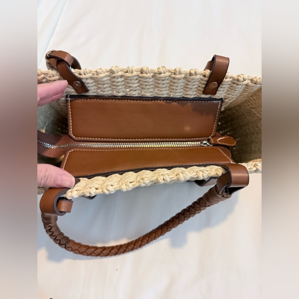 Elegant Tan Woven Tote Bag - Picture 3 of 5